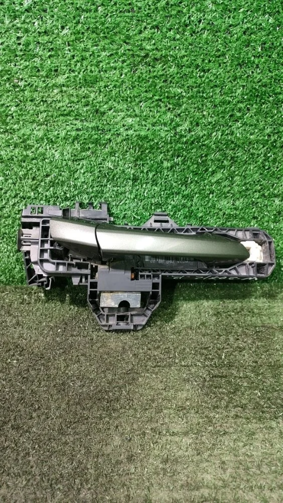 Ручка двери Mercedes E-Class 2011 A2047600270 W207 271.860, правая