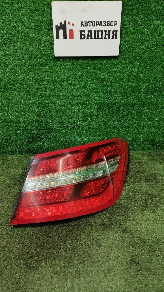 Фонарь наружний Mercedes E-Class 2011 A2079060258 W207 271.860, правый