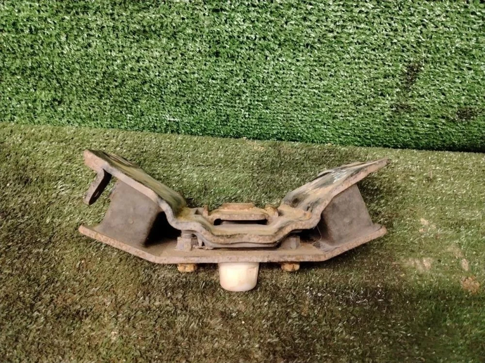 Подушка АКПП Lexus LX570 2008 1237138060 URJ201 3URFE