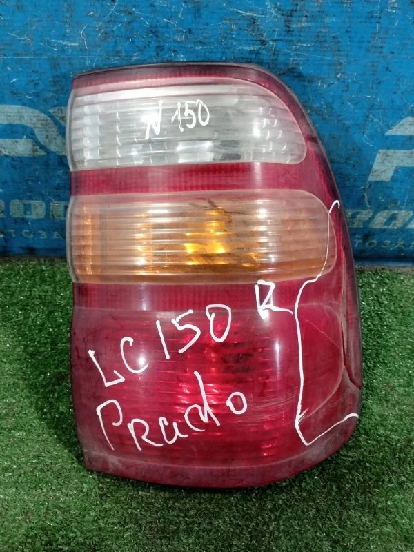 Фонарь наружный задний правый Toyota Land Cruiser