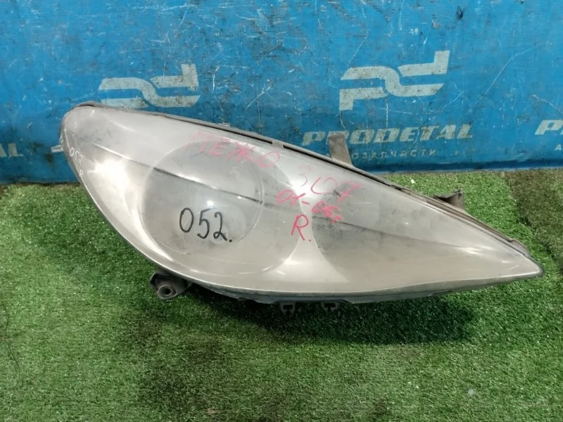 Фара передняя правая Peugeot 307 2001-2008