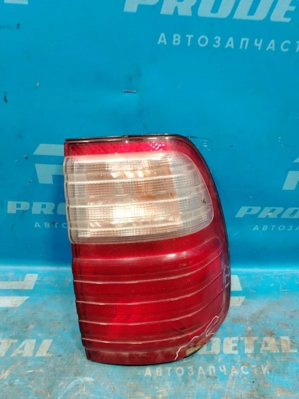 Фонарь правый Lexus LX470 1998