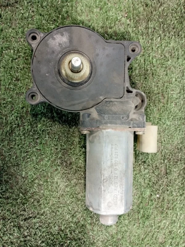 Моторчик стеклоподъемника задний правый BMW X5 E53