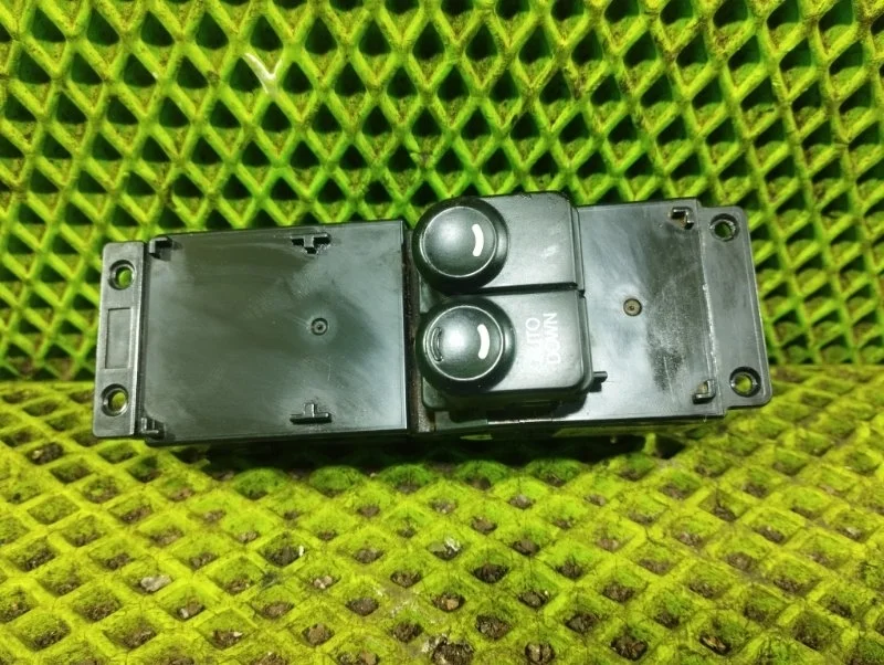 Блок управления стеклоподъемниками Hyundai Solaris 1 2016 935701R011 СЕДАН G4FA