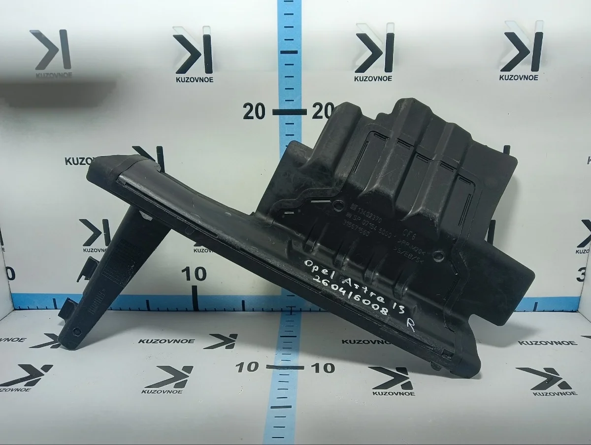 Дефлектор радиатора Opel Astra 2010-2015