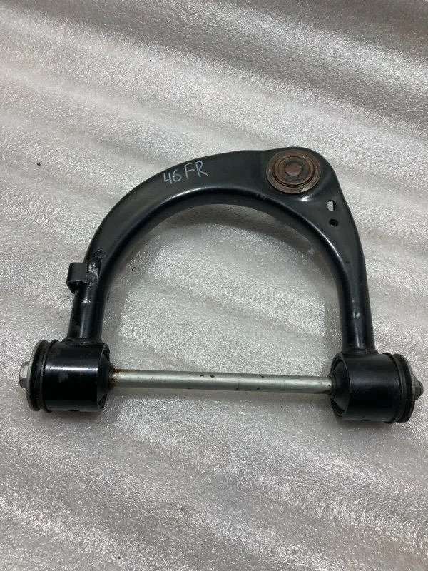 Рычаг передний верхний правый Toyota Land Cruiser 2015 4861060060 URJ200 1VD-FTV 4.5, правый