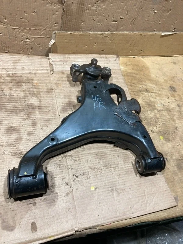 Рычаг передний нижний правый Toyota Land Cruiser 2015 4806860030 URJ200 1VD-FTV 4.5, передний правый