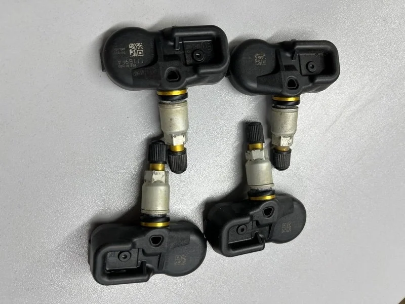 Комплект датчиков давления в шинах TOYOTA Land Cruiser 2015 4260702030VK URJ200 1VD-FTV 4.5