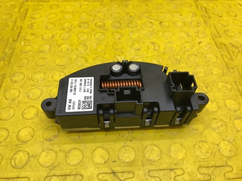 Резистор, Реостат ( Реле вентилятора , Отопителя) Skoda Octavia 2018 5Q0907521C 5E3 CJS 298666