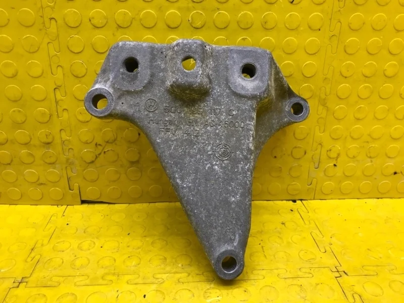 Кронштейн КПП Skoda Octavia 2018 5Q0199117C 5E3 CJS 298666, левый