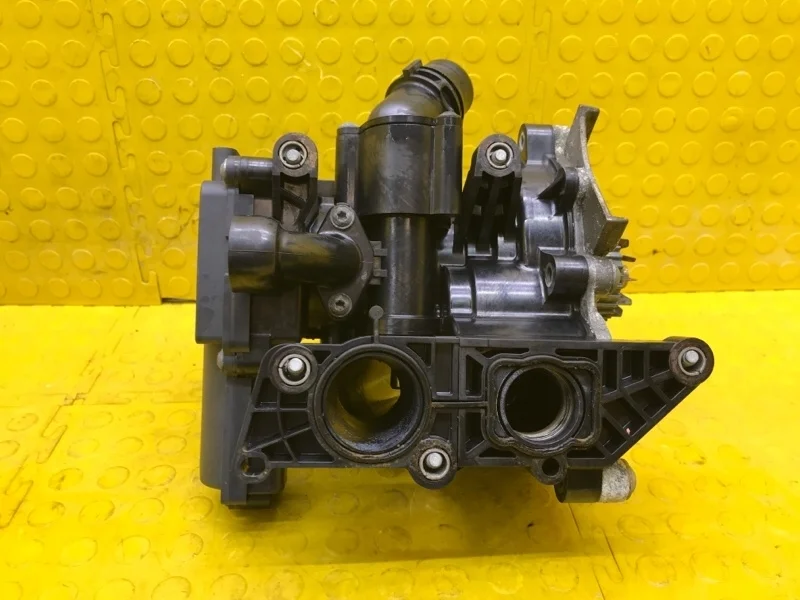 Корпус термостата всборе с термостатом Skoda Octavia 2018 06L121111K 5E3 CJS 298666