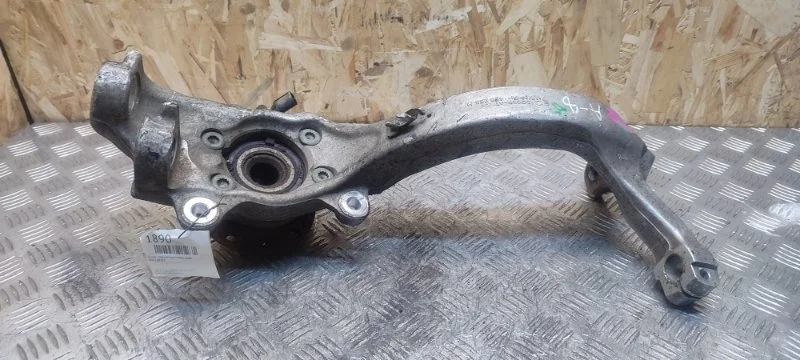 Кулак поворотный AUDI A8 4E0407254Q D3, передний правый