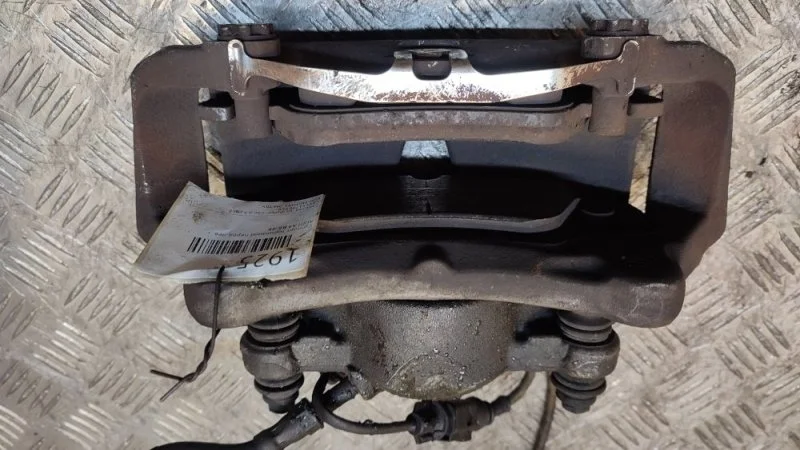 Суппорт тормозной AUDI A4 8K0615123C B8, передний левый