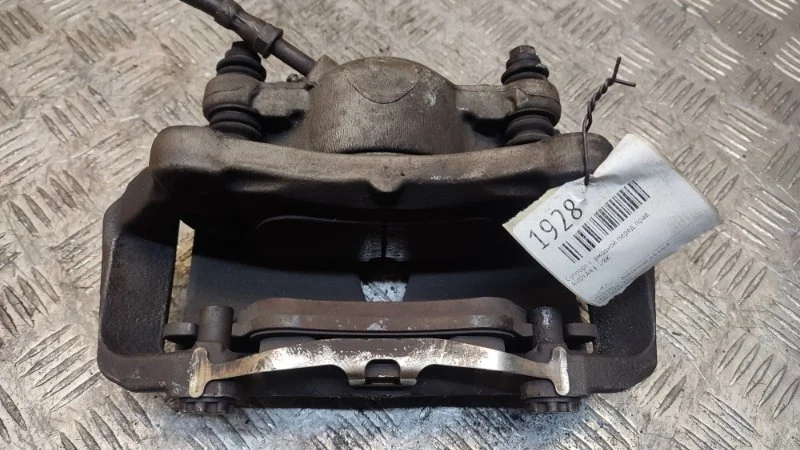 Суппорт тормозной AUDI A4 8K0615124C B8, передний правый