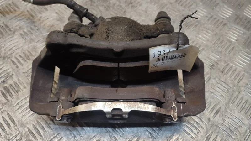 Суппорт тормозной AUDI A4 8K0615124C B8, передний правый