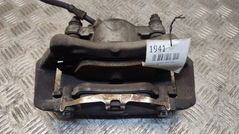 Суппорт тормозной AUDI A4 8K0615124C B8, передний правый