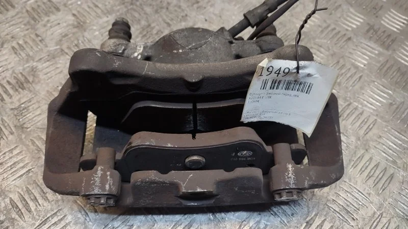 Суппорт тормозной AUDI A4 8K0615123C B8, передний левый