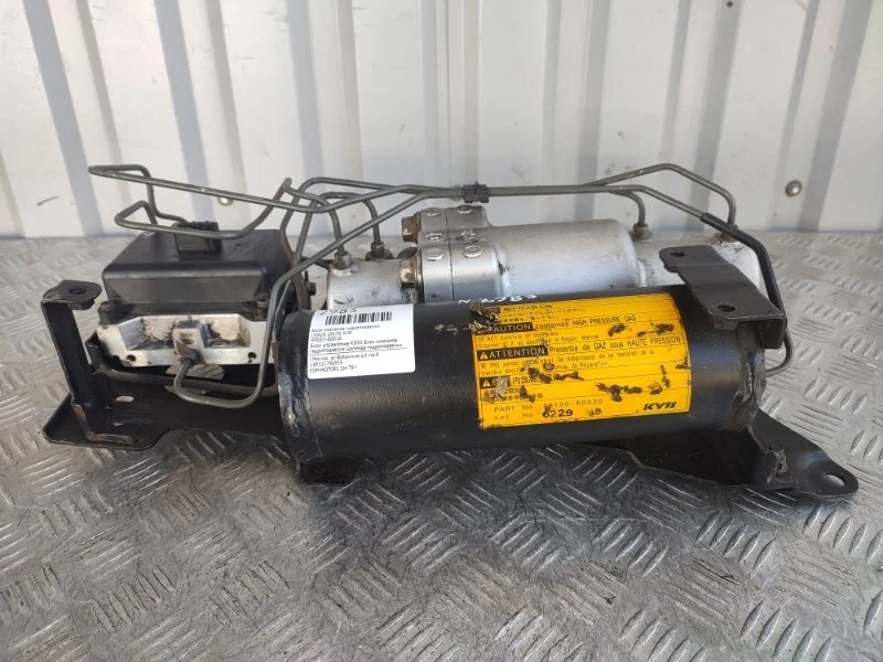 Блок клапанов гидроподвески Toyota Land Cruiser 4894060020 200