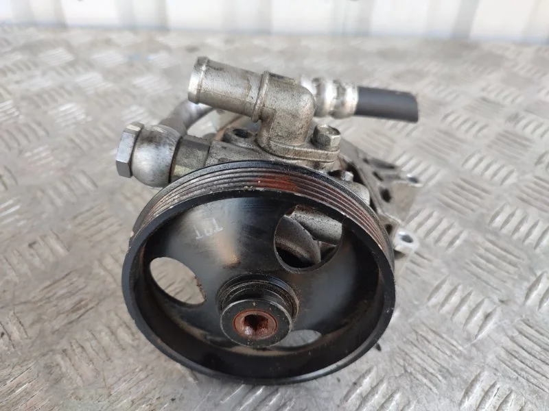 Насос гидроуселителя руля Chevrolet Cruze 96837813 J300 F18D4