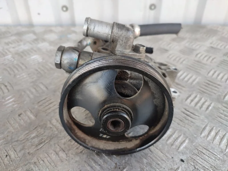 Насос гидроуселителя руля Chevrolet Cruze 96837813 J300 F18D4