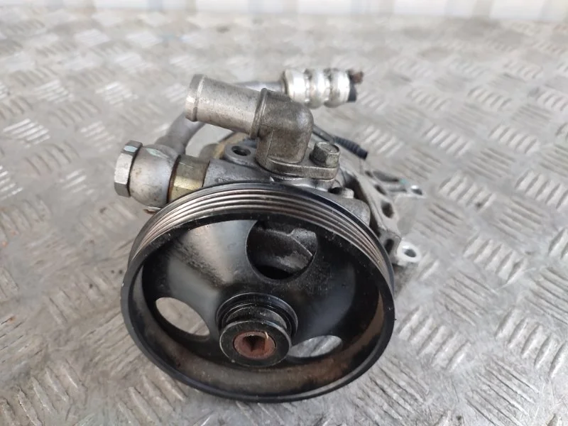 Насос гидроуселителя руля Chevrolet Cruze 96837813 J300 F18D4