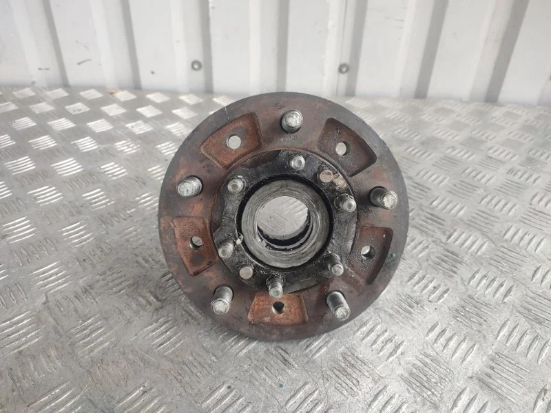 Ступица Toyota Land Cruiser 4350369015 100 2UZ-FE, передняя левая