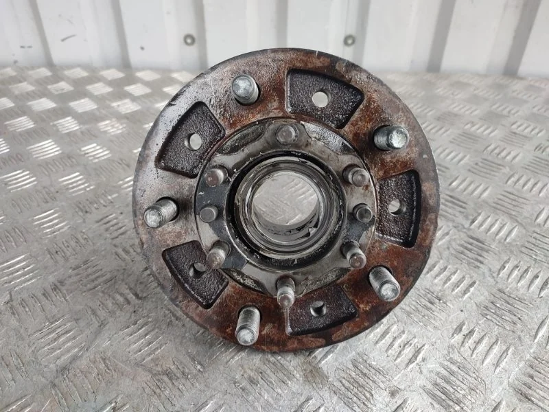 Ступица Toyota Land Cruiser 4350369015 100 2UZ-FE, передняя правая