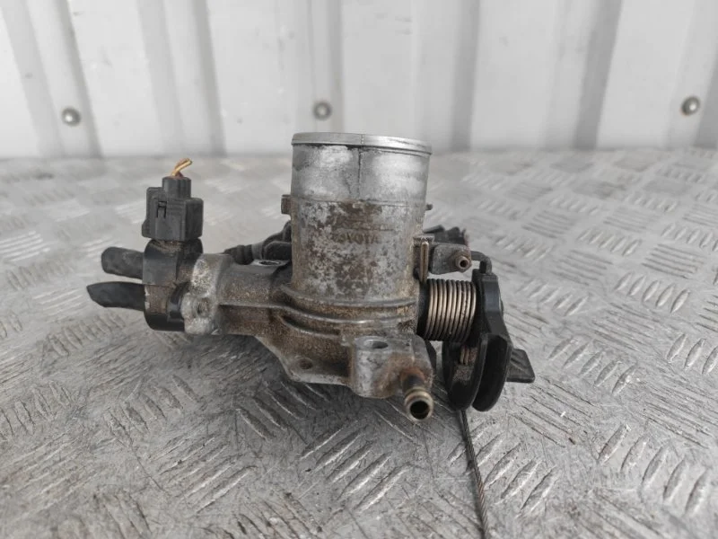 Дроссельная заслонка Toyota COROLLA 2002 2221021010 E12 1NZ-FE
