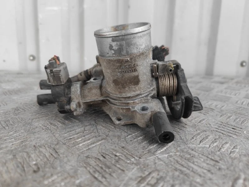 Дроссельная заслонка Toyota COROLLA 2002 2221021010 E12 1NZ-FE