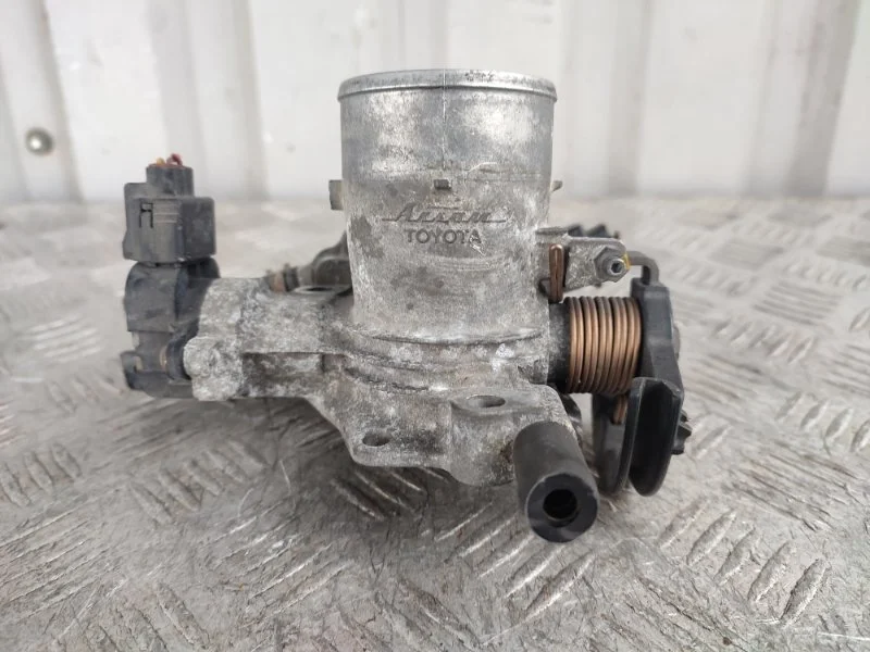 Дроссельная заслонка Toyota COROLLA 2002 2221021010 E12 1NZ-FE