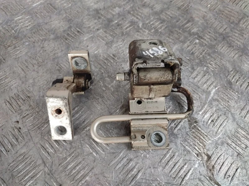 Петля двери Audi Q7 2009 8E0831411E 7L, левая