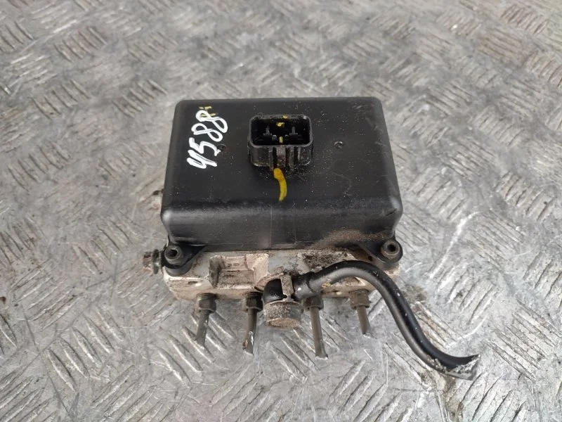 Блок клапанов гидроподвески Lexus Lx570 2017 4894060020 URJ201