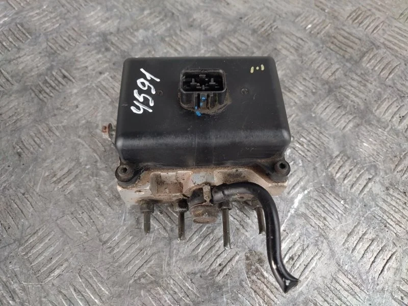 Блок клапанов гидроподвески Lexus Lx570 2017 4894060020 URJ201