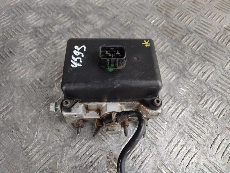 Блок клапанов гидроподвески Lexus Lx570 2017 4894060020 URJ201