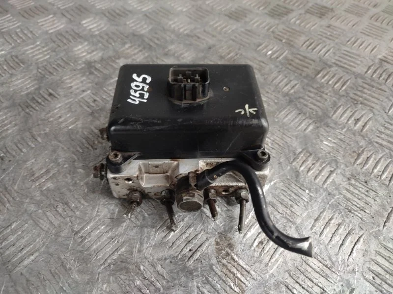 Блок клапанов гидроподвески Lexus Lx570 2017 4894060020 URJ201