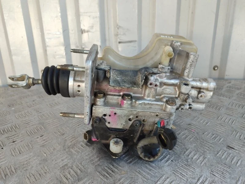 Главный тормозной цилиндр Mitsubishi Pajero MR569728 4