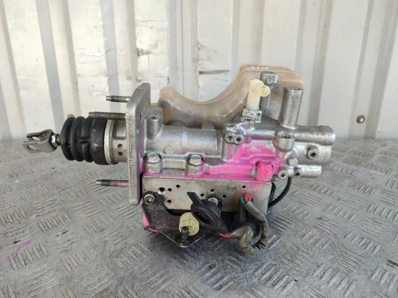 Главный тормозной цилиндр Mitsubishi Pajero MR569728 4