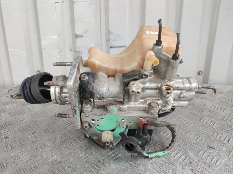 Главный тормозной цилиндр Mitsubishi Pajero MR569728 4