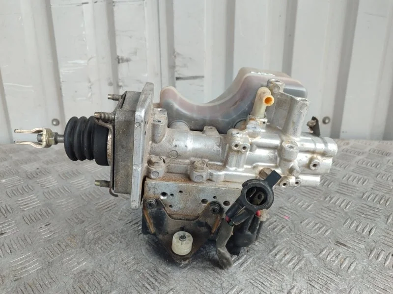 Главный тормозной цилиндр Mitsubishi Pajero MR569728 4