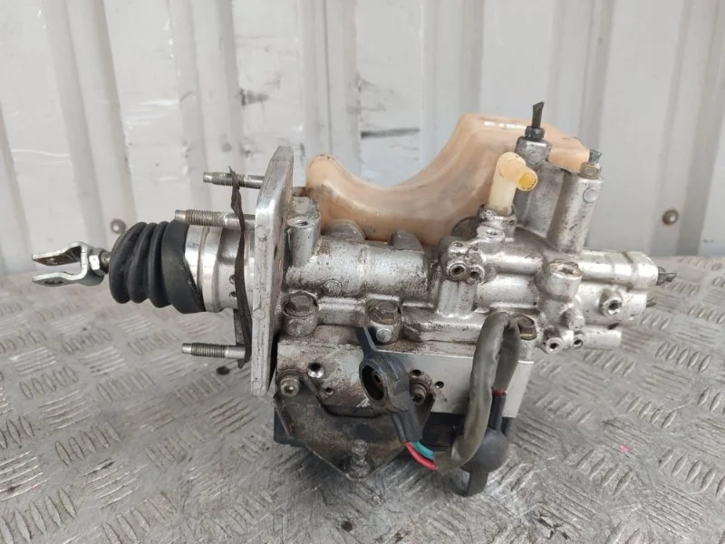 Главный тормозной цилиндр Mitsubishi Pajero MR977461 3