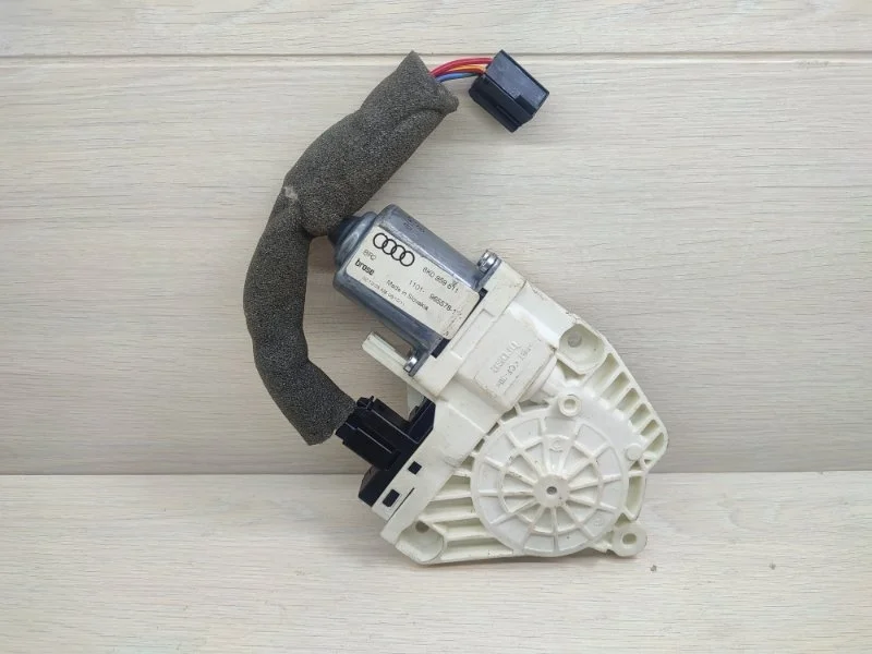 Мотор стеклоподъемника SKODA YETI 2012 8K0959811 5L CBZ, левый