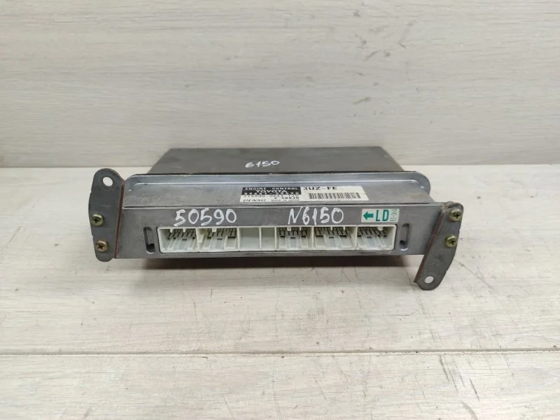 Блок управления двигателем Toyota Celsior 8966150590 UCF31 3UZ-FE