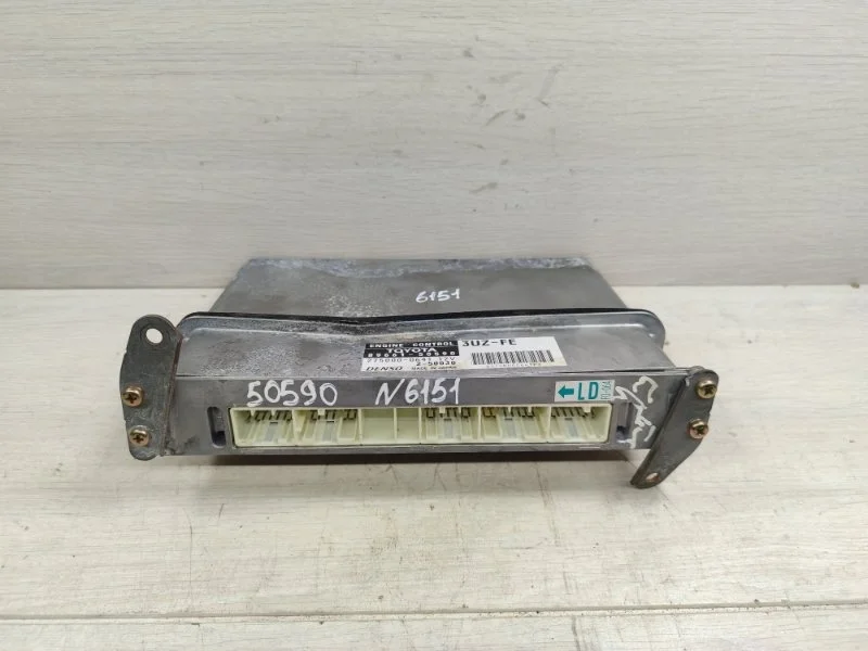 Блок управления двигателем Toyota Celsior 8966150590 UCF31 3UZ-FE