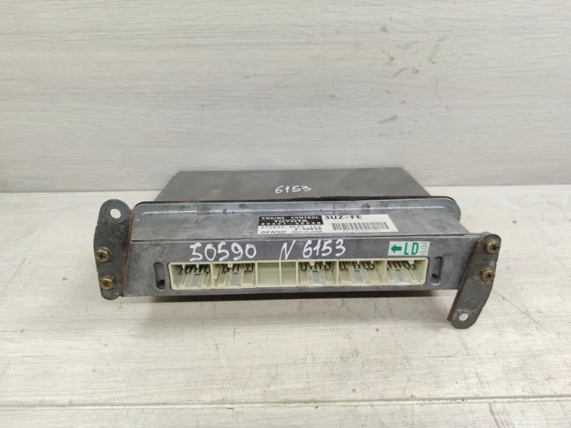 Блок управления двигателем Toyota Celsior 8966150590 UCF31 3UZ-FE