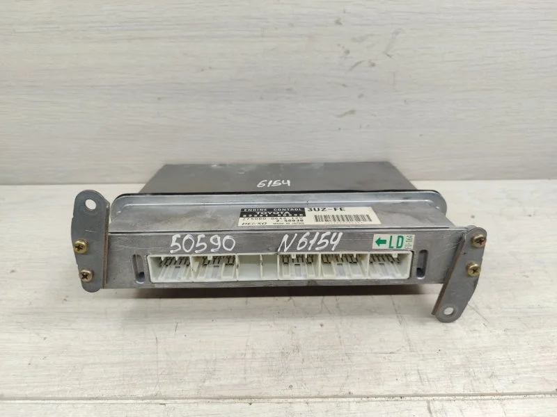 Блок управления двигателем Toyota Celsior 8966150590 UCF31 3UZ-FE