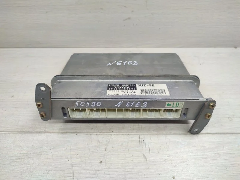 Блок управления двигателем Toyota Celsior 8966150590 UCF31 3UZ-FE