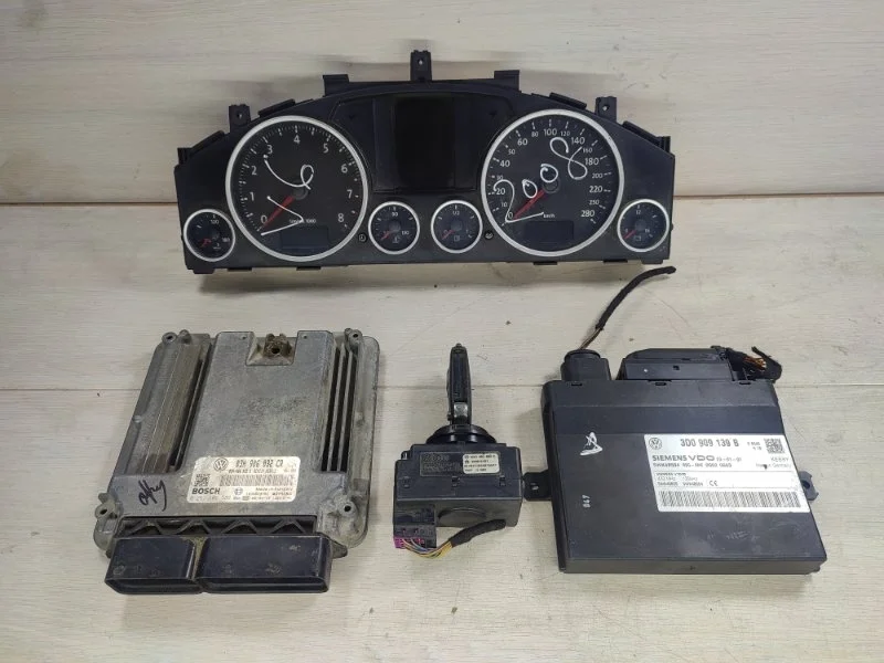 Блок управления двигателем Volkswagen Touareg 03H906032CR 7L BHK