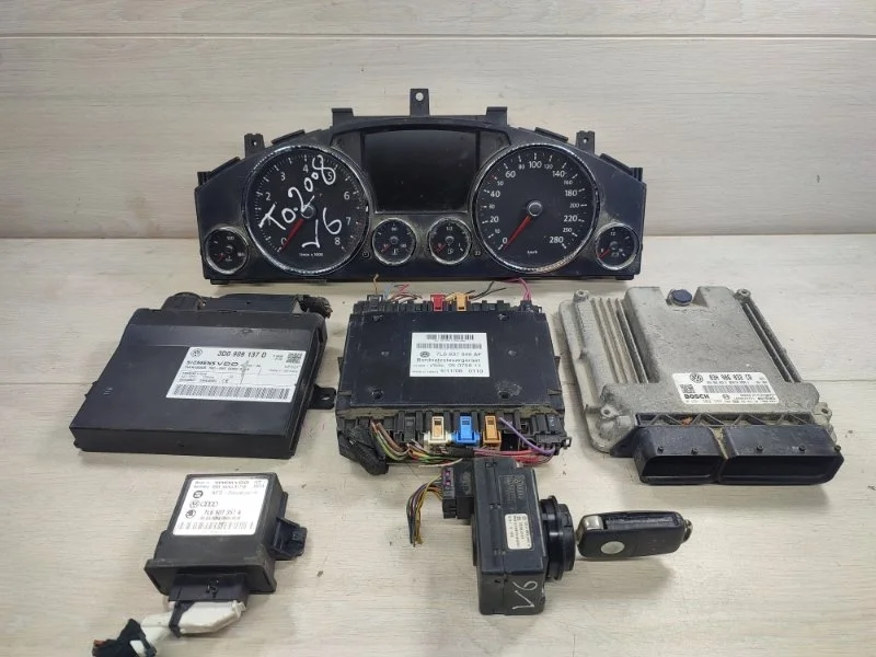 Блок управления двигателем Volkswagen Touareg 03H906032CR 7L BHK