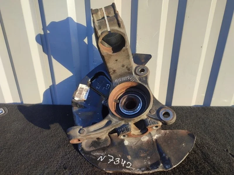 Кулак в сборе VOLKSWAGEN MULTIVAN 7H0407257G T5, левый