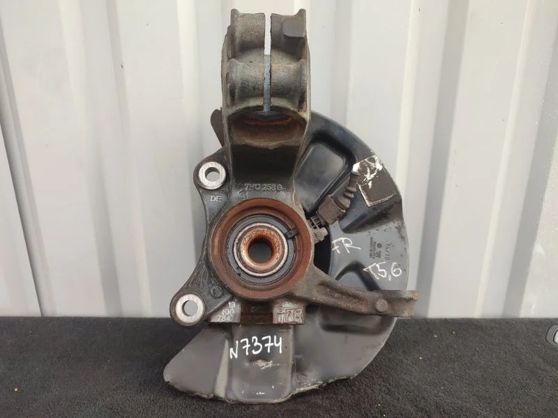 Кулак в сборе VOLKSWAGEN MULTIVAN 7H0407258G T5, правый